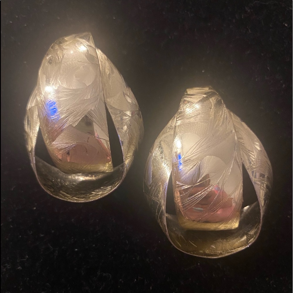 Free w/ bundle purchase Vintage Etched Silver tone Earrings